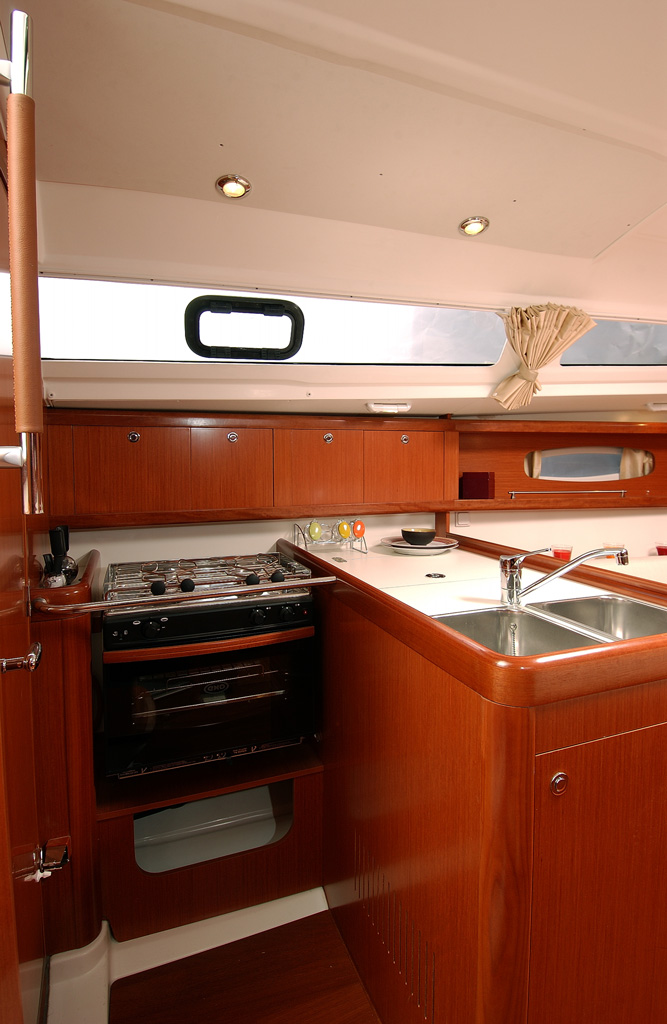 segel charter yacht Oceanis 31 38
